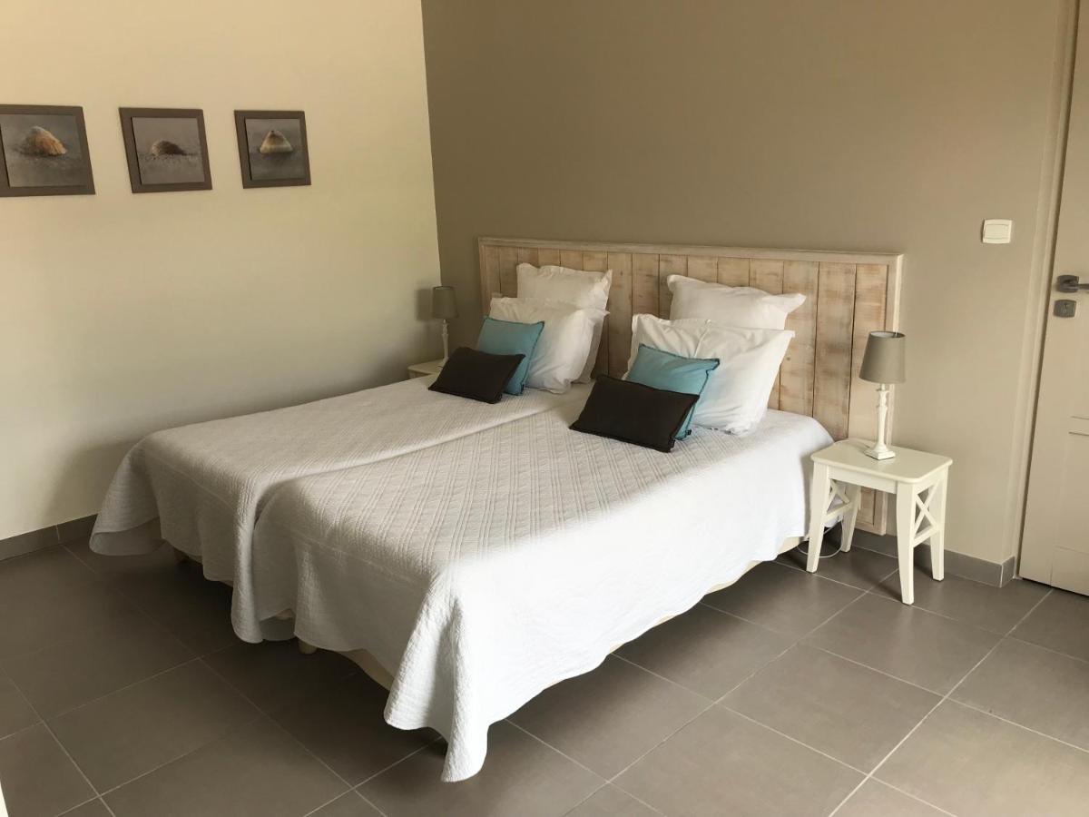 Les Sables Bed & Breakfast Santec Exterior photo
